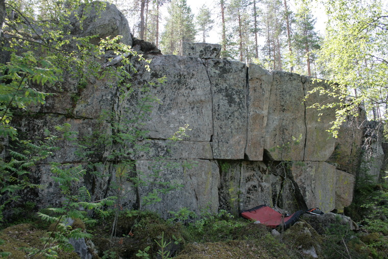 Halkeama seinä