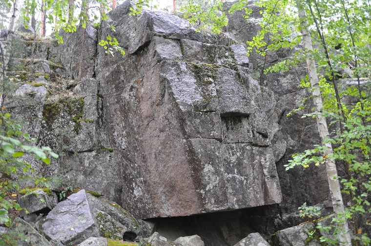 Lower wall