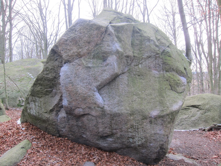 B2 - Kluvna stenen