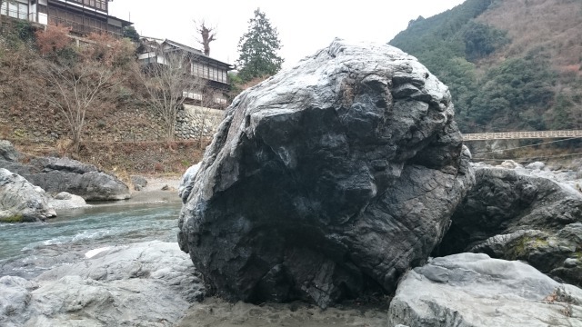 Pinch overhang
