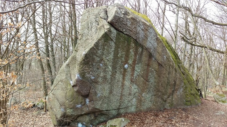 B2 - Kluvna stenen