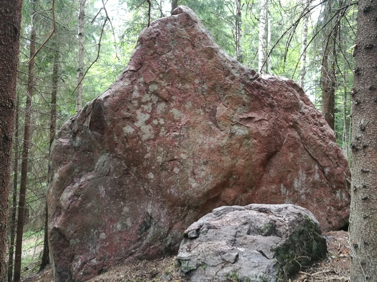 3 kiveä