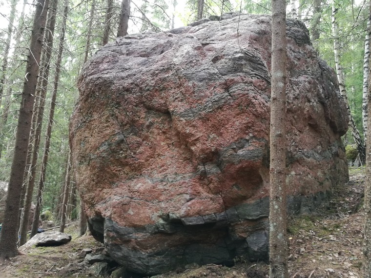 3 kiveä