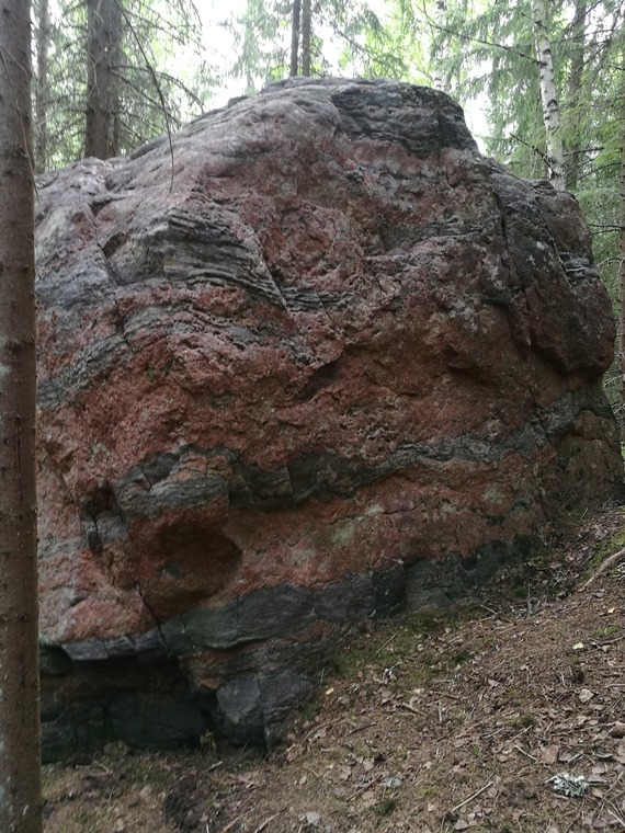 3 kiveä
