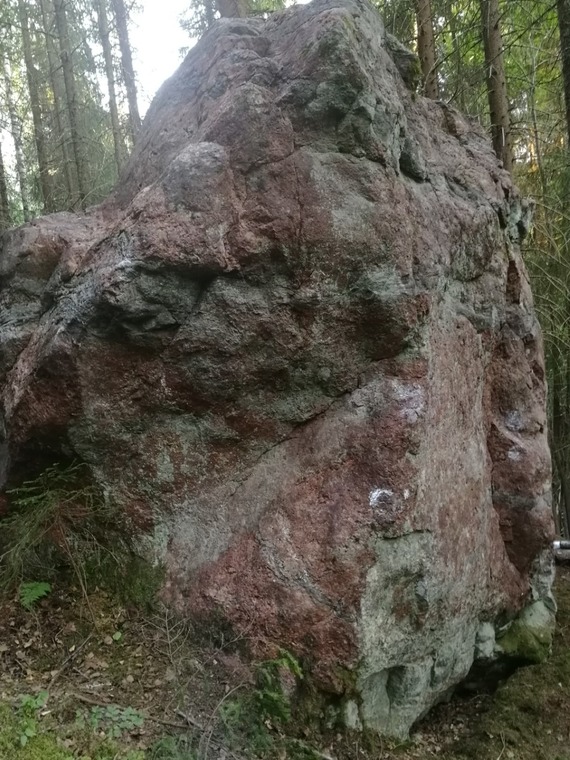 3 kiveä