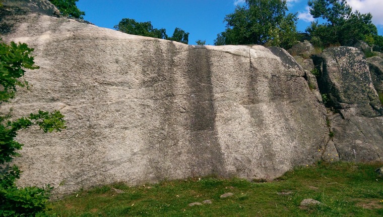 B4 - Två hål i en spricka